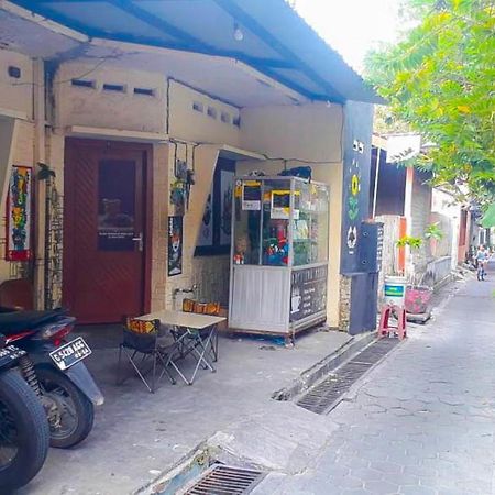 Losmen 2000 Tiga Yogyakarta Exterior photo
