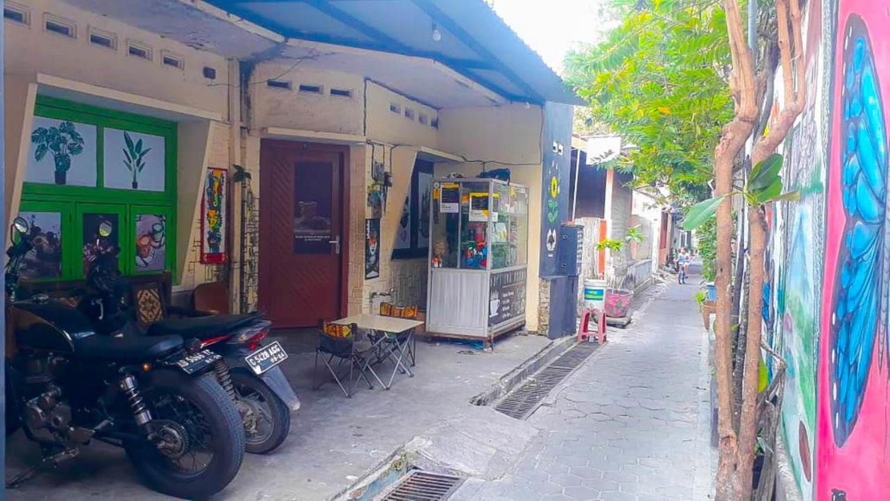 Losmen 2000 Tiga Yogyakarta Exterior photo