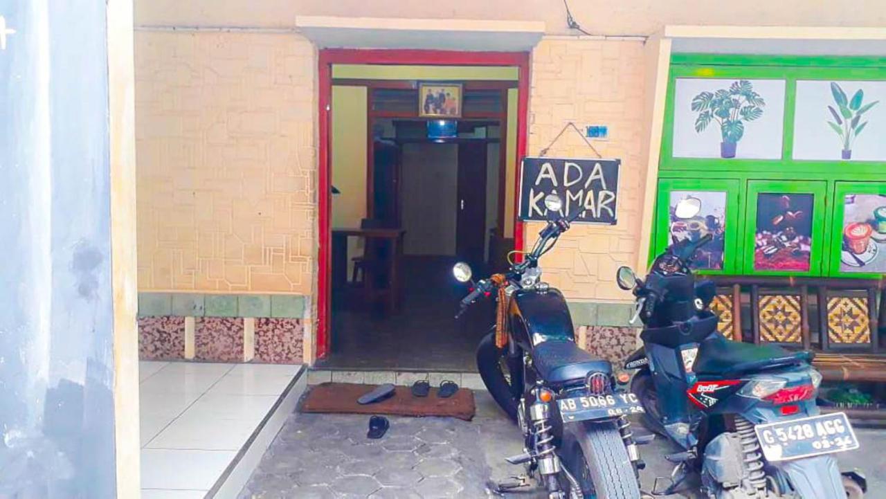 Losmen 2000 Tiga Yogyakarta Exterior photo